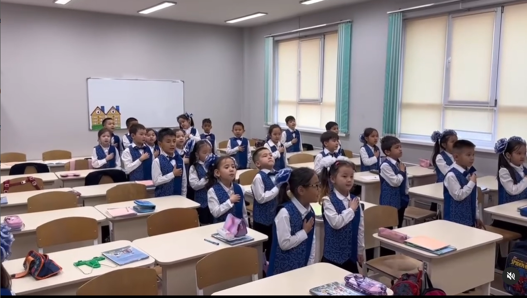 Апталықты Әнұранмен Бастау"